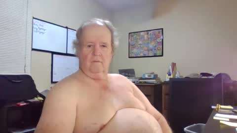 Snapshot of bullfrogg5050 chatting on 10-27-25, 12:15 bullfrogg5050 online show from 10-27-25, 12:15