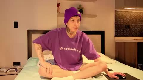 Snapshot of bumblubee chatting on 06-12-26, 08:41 Tonny online show from 06-12-26, 08:41