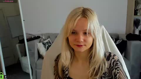 Snapshot of bunny_elsy chatting on 06-10-26, 11:09 Elsy online show from 06-10-26, 11:09