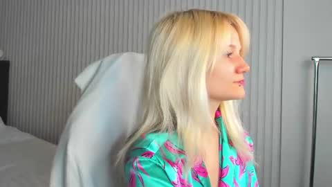 Snapshot of bunny_elsy chatting on 07-01-26, 11:12 Elsy online show from 07-01-26, 11:12