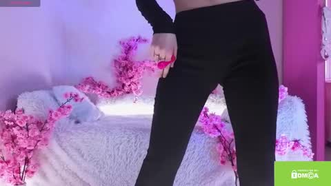 Kira online show from 04-30-26, 12:33
