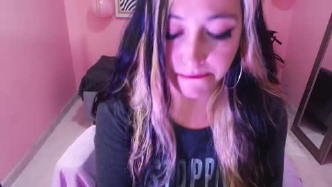 Snapshot of bunny_poison chatting on 10-28-25, 01:58 ... . . ... online show from 10-28-25, 01:58