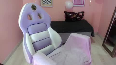 Snapshot of bunny_poison chatting on 10-29-25, 02:19 ... . . ... online show from 10-29-25, 02:19