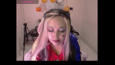 Snapshot of bunny_poison chatting on 10-31-25, 01:45 ... . . ... online show from 10-31-25, 01:45