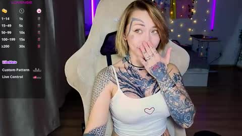 Snapshot of bunnykelly chatting on 10-23-25, 06:39 bunnykelly online show from 10-23-25, 06:39