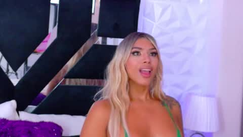 Snapshot of bunnynicolle chatting on 01-09-25, 07:40 ONLYFANS  online show from 01-09-25, 07:40