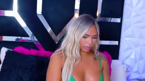 Snapshot of bunnynicolle chatting on 02-25-25, 07:14 ONLYFANS  online show from 02-25-25, 07:14