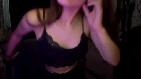 Snapshot of bunnytrussel chatting on 06-20-26, 05:10 Bella online show from 06-20-26, 05:10