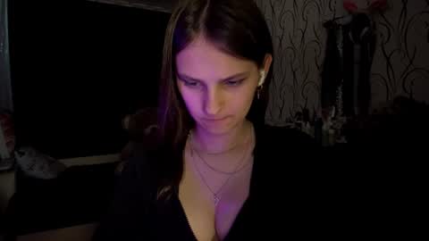 Snapshot of bunnytrussel chatting on 06-21-26, 06:05 Bella online show from 06-21-26, 06:05