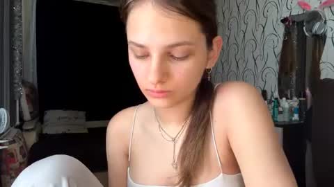 Snapshot of bunnytrussel chatting on 06-23-26, 07:17 Bella online show from 06-23-26, 07:17