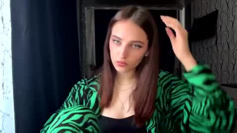 Snapshot of bunnytrussel chatting on 07-09-26, 08:18 Bella online show from 07-09-26, 08:18