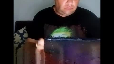 Snapshot of bury703709 chatting on 05-07-26, 01:00 Creazy dad online show from 05-07-26, 01:00