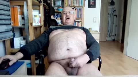 Snapshot of busibaer666 chatting on 04-14-26, 01:06 busi online show from 04-14-26, 01:06