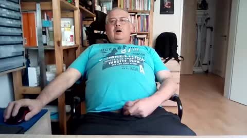 Snapshot of busibaer666 chatting on 04-27-26, 03:21 busi online show from 04-27-26, 03:21