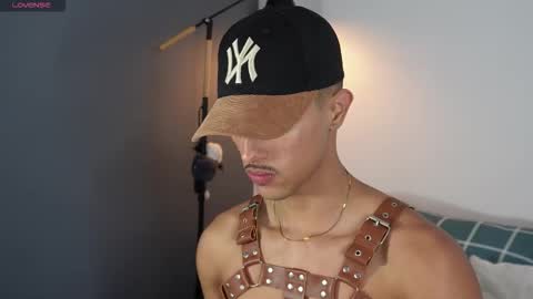 Buster independent model online show from 10-11-25, 01:31