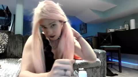 Snapshot of butchsissy416 chatting on 02-25-26, 05:44 MisteressJ online show from 02-25-26, 05:44