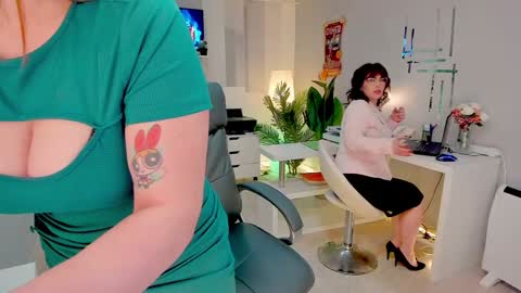 Sara and  Coral long hair online show from 01-17-25, 12:31