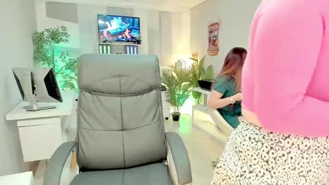 Sara and  Coral long hair online show from 02-18-25, 11:22