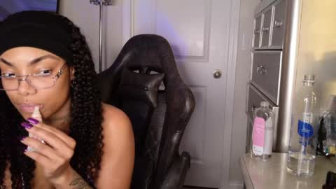 Snapshot of butterflybootyy chatting on 05-19-26, 01:56 butterfly booty online show from 05-19-26, 01:56