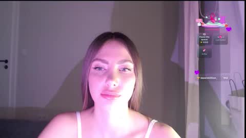 Snapshot of butterflys_ chatting on 12-03-25, 03:43 Lauren online show from 12-03-25, 03:43