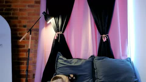 Lia Butterfly  online show from 07-21-26, 07:16