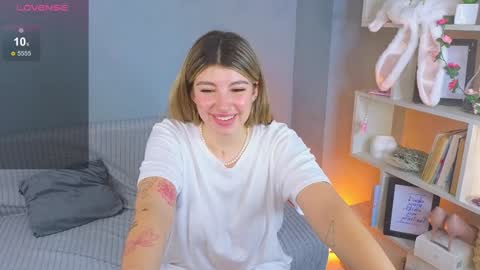 Snapshot of byteblush chatting on 01-11-25, 11:12 Kira online show from 01-11-25, 11:12