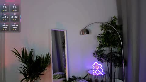 Snapshot of c_moonie_ chatting on 10-11-25, 09:02 Polly online show from 10-11-25, 09:02