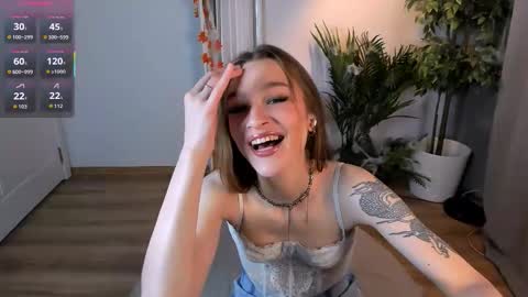 Snapshot of c_moonie_ chatting on 10-28-25, 08:55 Polly online show from 10-28-25, 08:55