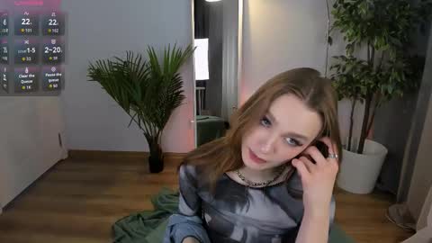 Snapshot of c_moonie_ chatting on 11-06-25, 08:54 Polly online show from 11-06-25, 08:54