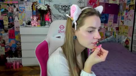 Emily  online show from 10-28-25, 06:21