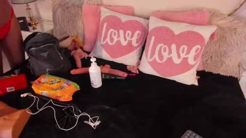 Cahitlin  online show from 11-19-25, 05:40