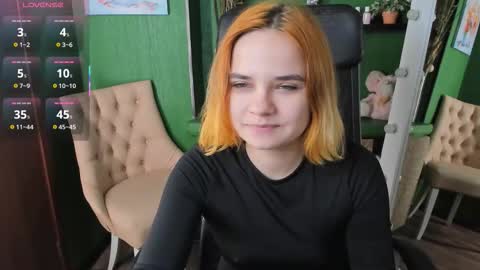 Snapshot of caitlin_crazy chatting on 11-05-25, 08:25 Gina online show from 11-05-25, 08:25