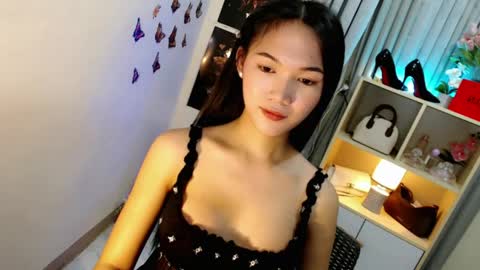 Snapshot of caitlin_x chatting on 04-25-26, 11:46 caitlin online show from 04-25-26, 11:46