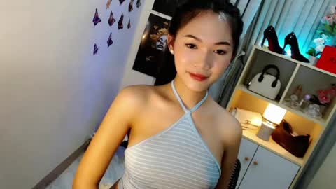 Snapshot of caitlin_x chatting on 04-25-26, 07:33 caitlin online show from 04-25-26, 07:33