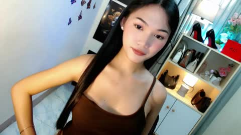 Snapshot of caitlin_x chatting on 05-11-26, 07:44 caitlin online show from 05-11-26, 07:44