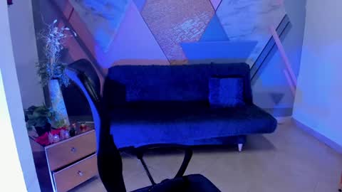 Snapshot of caitlyn_jones chatting on 01-13-25, 07:10 Caitlyn online show from 01-13-25, 07:10