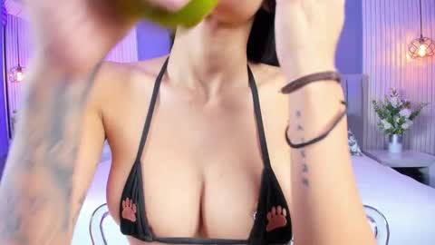 Caitlyn  online show from 10-14-25, 10:54