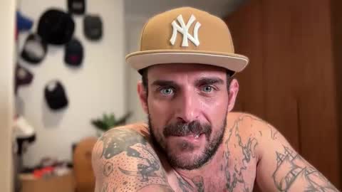 Snapshot of californiabrazilian chatting on 03-25-26, 11:55 CaliforniaBrazilian online show from 03-25-26, 11:55