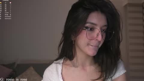 Snapshot of call_me_rosie chatting on 03-09-26, 05:33 online show from 03-09-26, 05:33