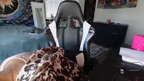 callhertori online show from 11-17-25, 05:08