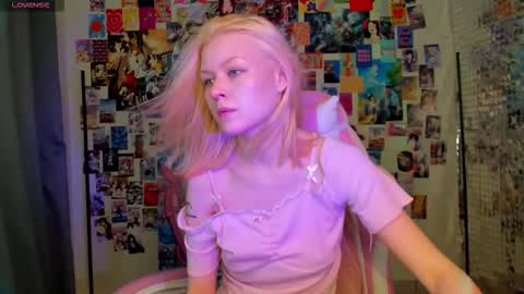 Robin online show from 10-27-25, 11:03