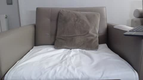 Snapshot of callme_kim chatting on 03-10-26, 08:47 callme_kim online show from 03-10-26, 08:47