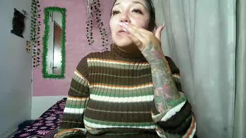 Snapshot of callme_lolas chatting on 04-22-26, 02:14 paula online show from 04-22-26, 02:14