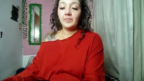 Snapshot of callme_lolas chatting on 04-28-26, 05:01 paula online show from 04-28-26, 05:01