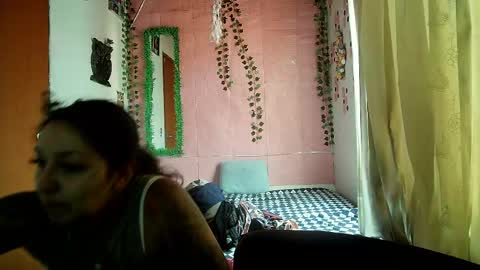 Snapshot of callme_lolas chatting on 05-10-26, 10:04 paula online show from 05-10-26, 10:04