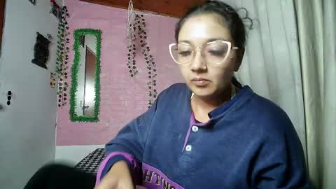 Snapshot of callme_lolas chatting on 05-15-26, 11:01 paula online show from 05-15-26, 11:01