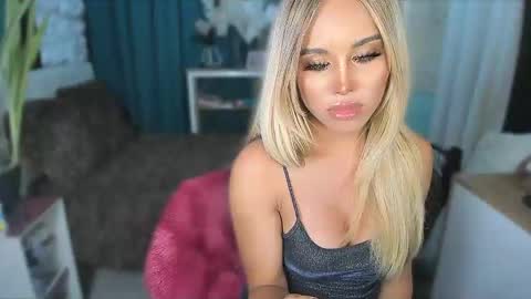 Snapshot of callmebythename_daisy chatting on 06-11-26, 03:54 A STINGY MAN IS A SIGN OF UNWELLINGNESS. online show from 06-11-26, 03:54