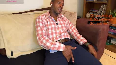 Snapshot of callmeelmore chatting on 03-27-26, 04:29 My name is Robert Dont be shysay hi I love to chat. For requests or dirty talk please use tips online show from 03-27-26, 04:29