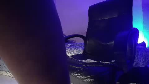 Snapshot of callmeenzo1 chatting on 06-28-26, 04:29 callmeenzo1 online show from 06-28-26, 04:29