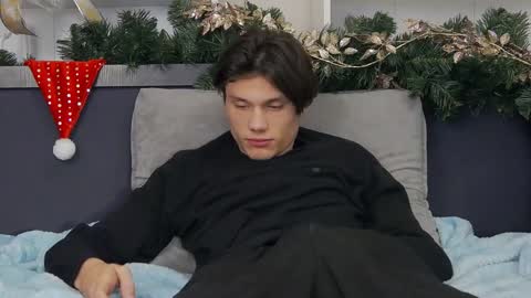 Snapshot of calvin_cay chatting on 12-28-24, 03:47 Calvin online show from 12-28-24, 03:47